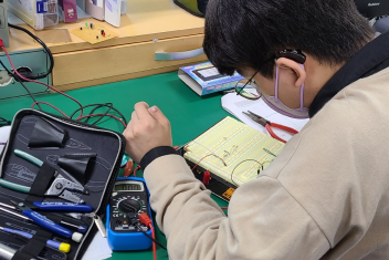 한국장애인고용공단 일산직업능력개발원 훈련안내 청각특화(스마트전력전자) 실습사진