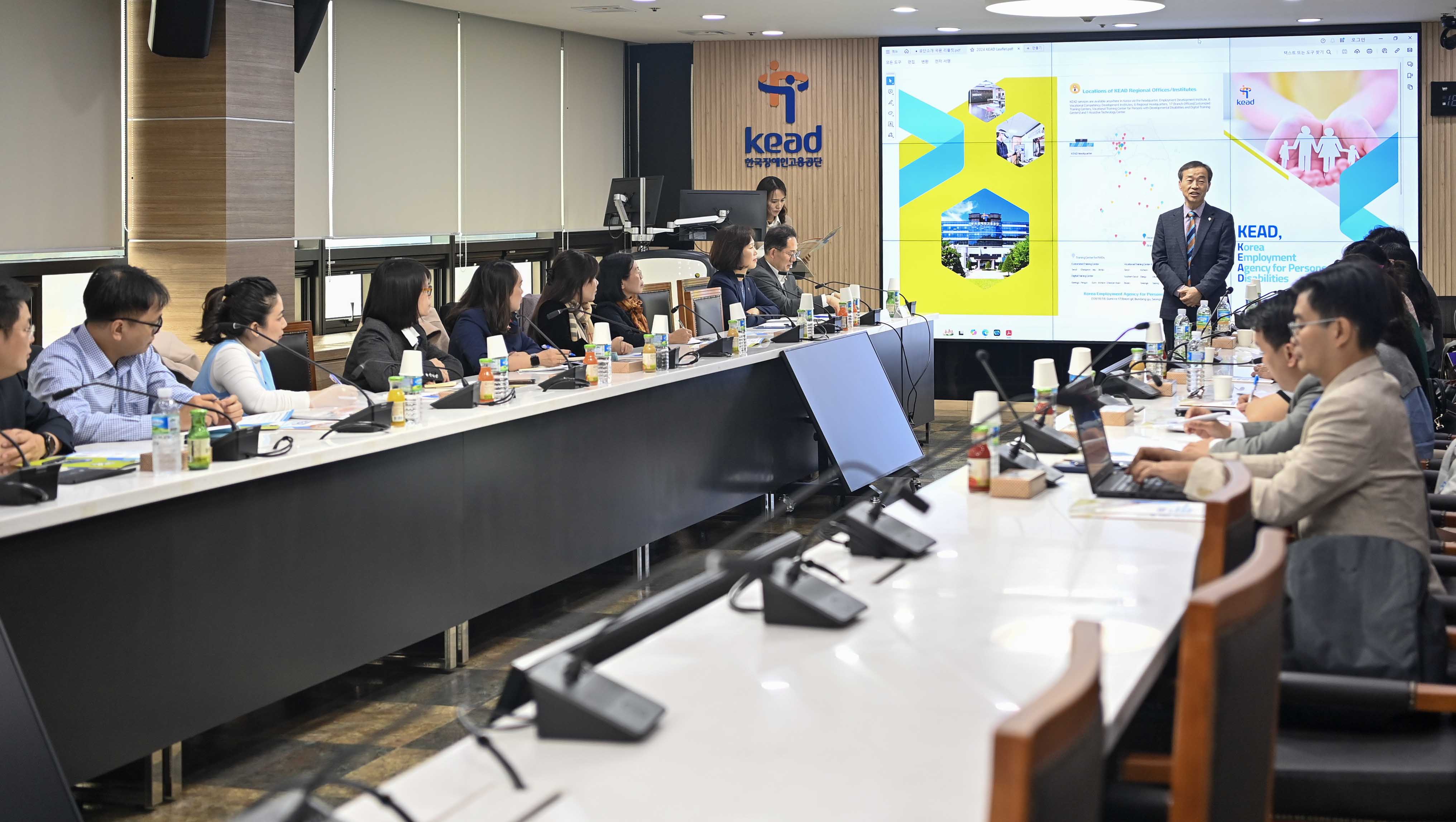 HO CHI MINH CITY CIVIL SERVANTS_1.jpg